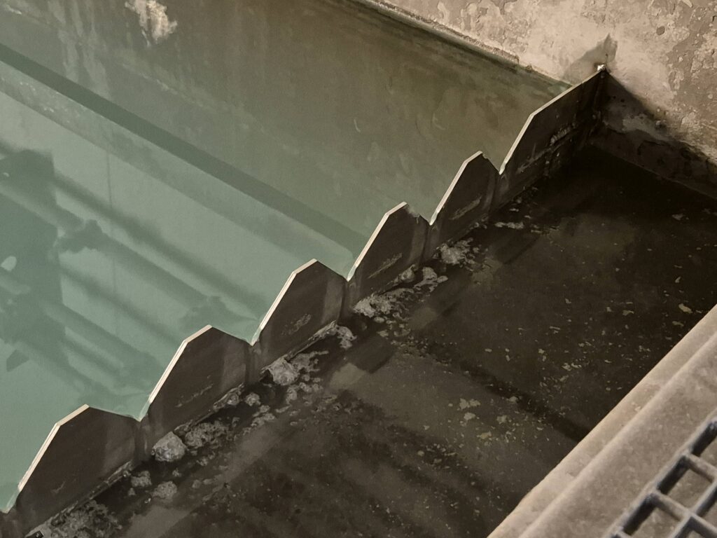 Custom build overflow weir Porsche Zuffenhausen